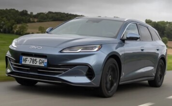 BYD Seal 6 бросает вызов Skoda Superb и BMW 3-й серии: гибридный седан и универсал дешевле конкурентов на 1,5 млн рублей