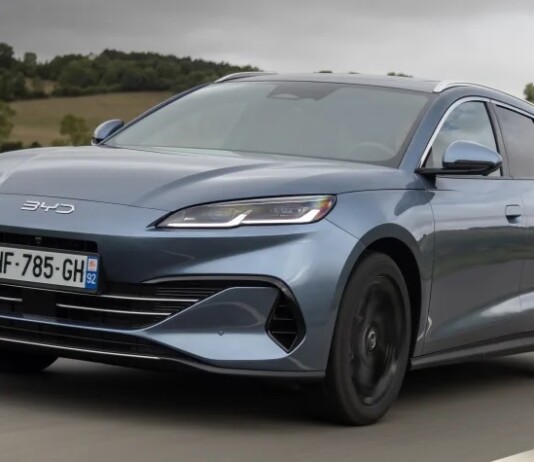 BYD Seal 6 бросает вызов Skoda Superb и BMW 3-й серии: гибридный седан и универсал дешевле конкурентов на 1,5 млн рублей