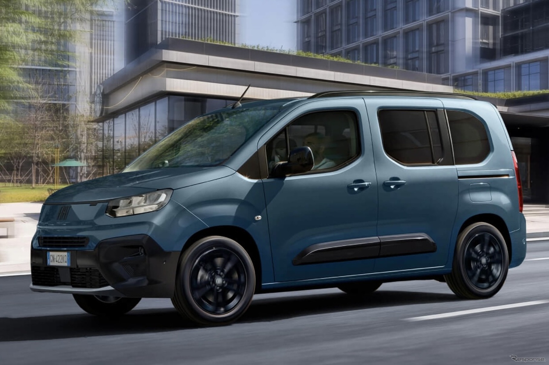 В Японии отзывают Fiat Doblo из-за риска отключения спидометра и мультимедиа: Stellantis обновит ПО