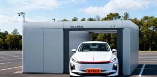 В Гонконге представили первое в мире праворульное такси Hongqi E-QM5 с быстрой заменой батарей за 99 секунд