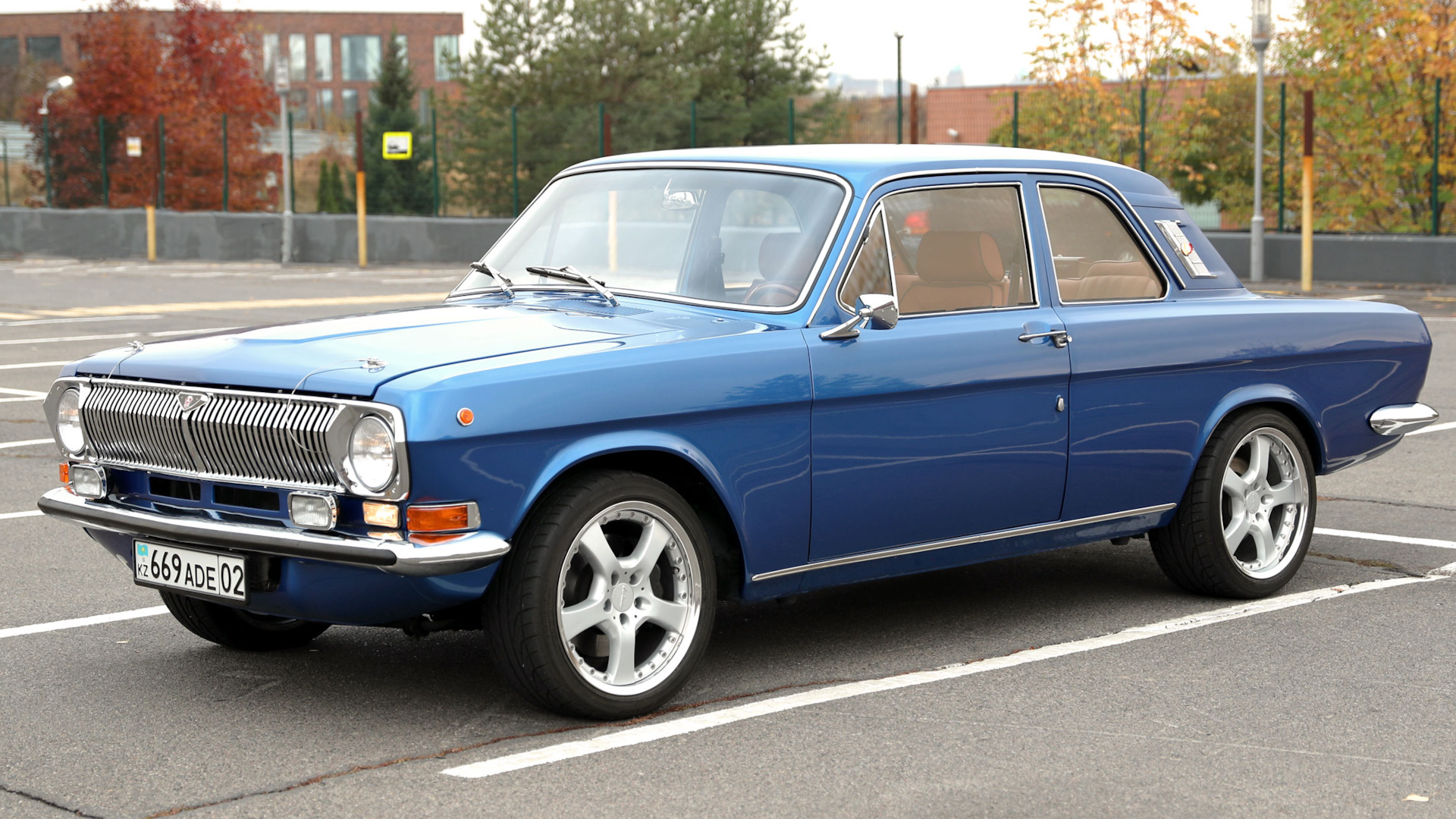 Это не Волга, а настоящий Mercedes: под капотом немецкий V8 5.0L на 300 сил — и все это своими руками