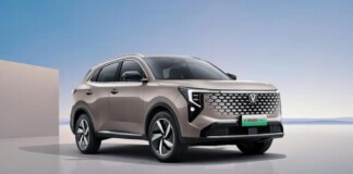 Changan CS55 Plus PHEV IV дебютировал в Китае: гибрид с запасом хода 1220 км за 1,27 млн рублей