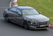 Обновленная BMW 7-Series раскрыла новые детали на тестах в Нюрбургринге: дебют уже близко