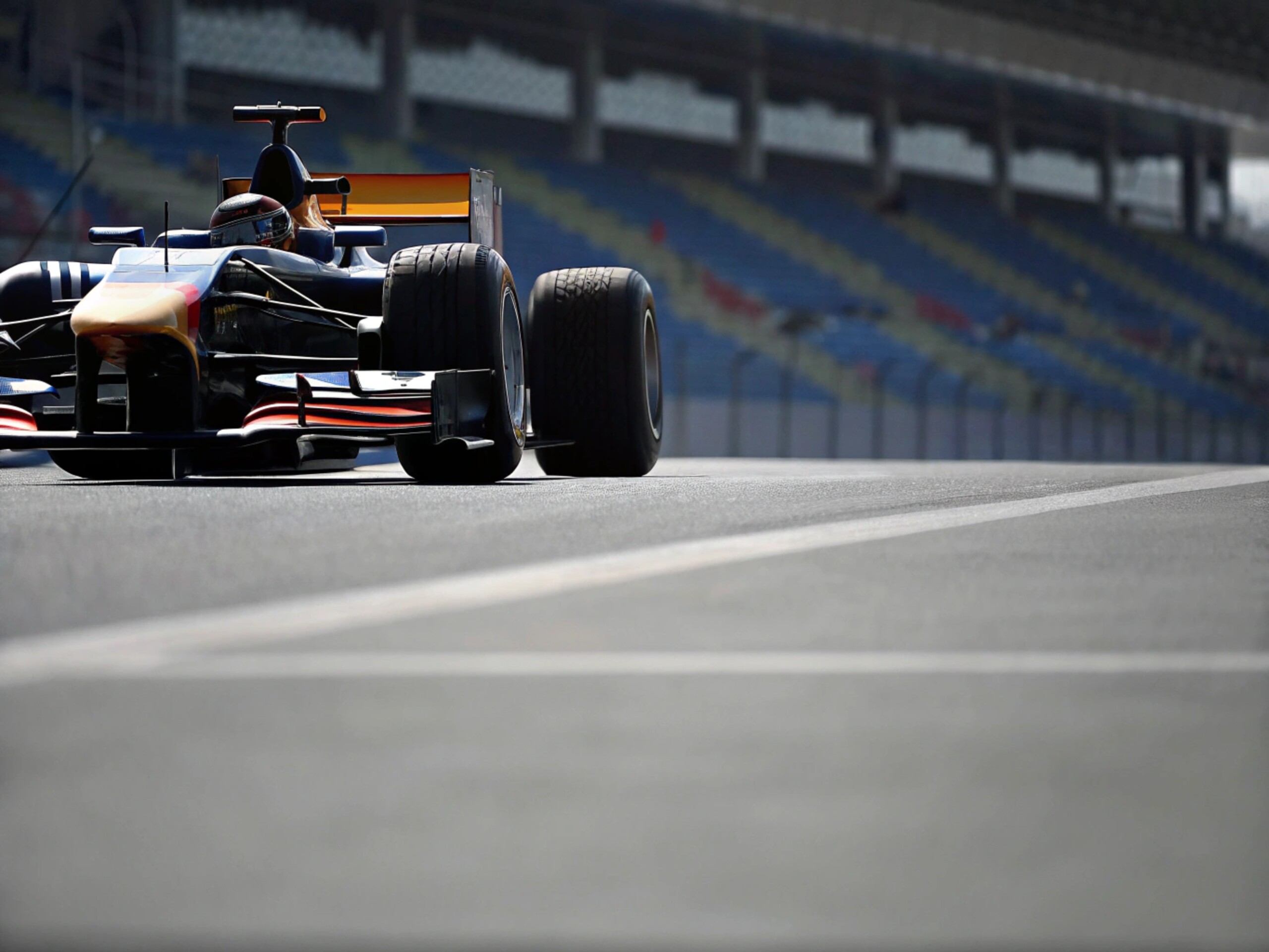 Aston Martin вновь доверит болид Кроуфорду: американский талант заменит Стролла на тренировке в Абу-Даби