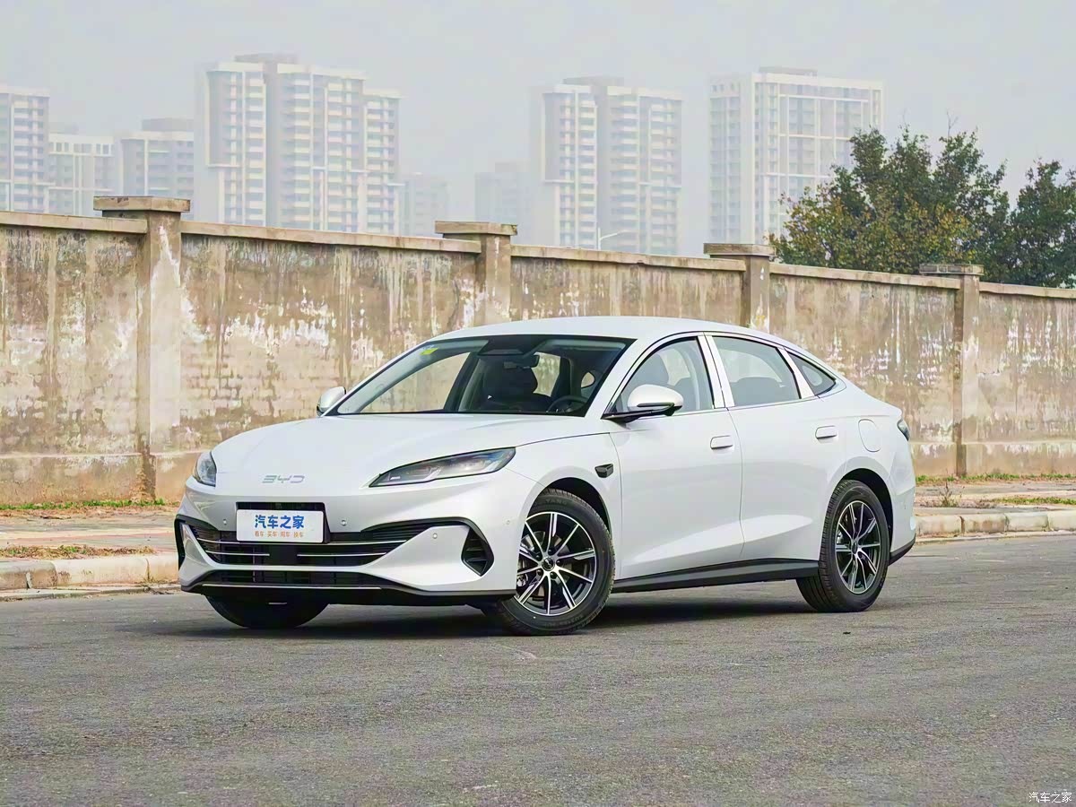 BYD представил стильный гибрид Seal 06 DM-i 2026: Ocean-дизайн, 218 сил и 128 км на электротяге