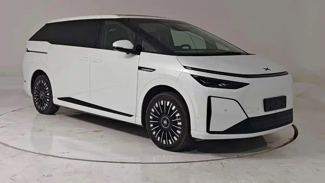 Xpeng X9 Ultra дебютировал с тремя чипами Turing AI и рекордной вычислительной мощностью