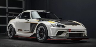 Bulletproof превратил Honda S2000 в 580-сильное купе с карбоновым обвесом и духом JDM