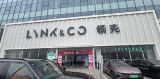 Вице-президент Lynk & Co заявил о кризисе автобизнеса в Китае: в Шицзячжуане число дилеров рухнуло с 242 до 140 за год