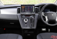 Mitsubishi Delica D:5 обновилась на 19-м году: салон получил ЖК-панель и USB Type-C, а S-AWC работает в реальном времени