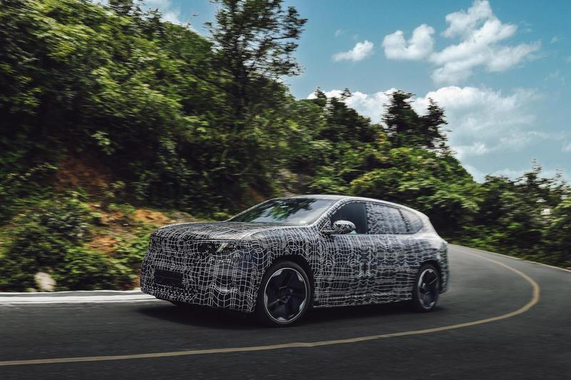 BMW iX3 нового поколения для Китая: запас хода 1000 км, умная кабина и рулевое колесо будущего