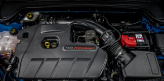 Моторное масло быстро чернеет: водителям раскрыли все причины такого явления