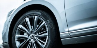 Шиномонтажник призвал менять колеса местами, чтобы продлить жизнь покрышек