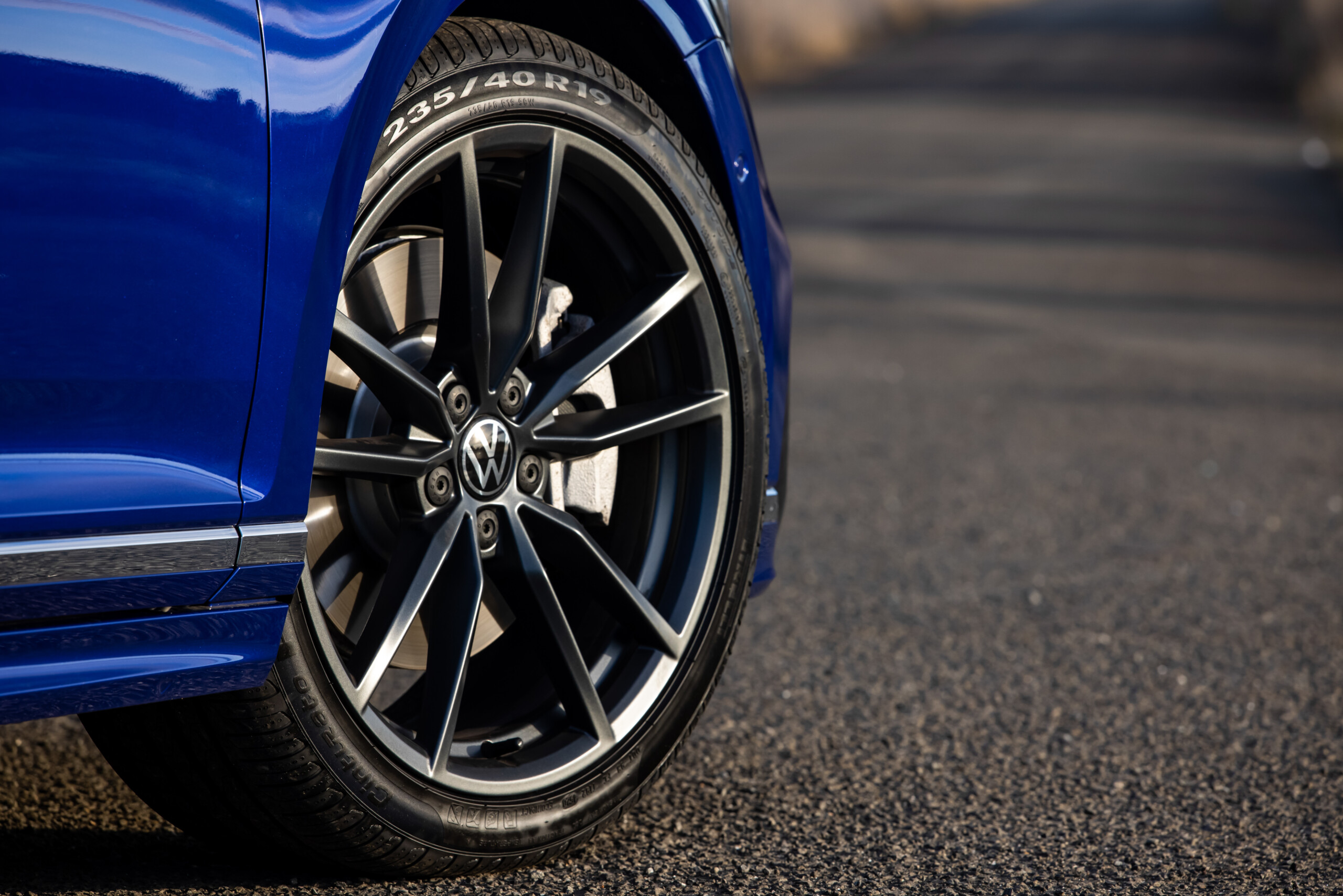 Почему новые автомобили больше не комплектуются запасными колесами: ответ эксперта