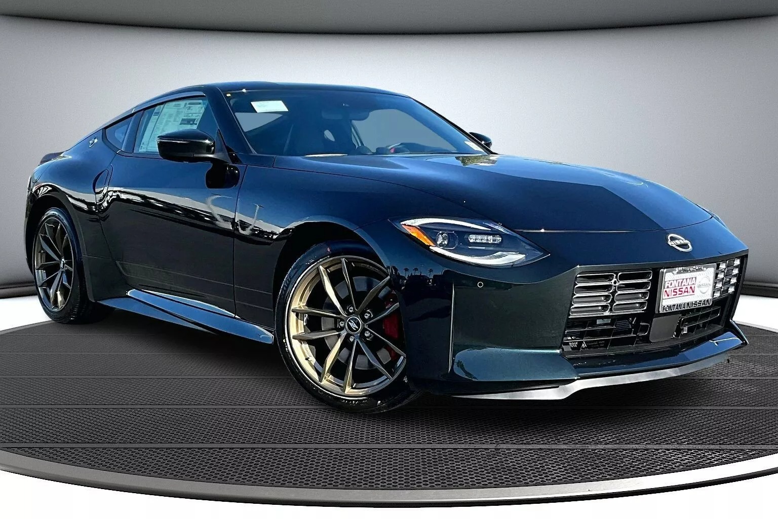 Дилер в США выставил лимитированный Nissan Z Heritage Edition на 24% дороже MSRP, добавив опций всего на $3,6 тыс.