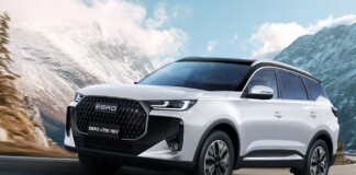 EBRO начал прием заказов на гибридный кроссовер S700 HEV в Испании: названы комплектации и сроки поставок