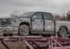 Серийный Chevrolet Silverado 1500 нового поколения засветился на «шпионских» фото: прототип сравнили с патентом