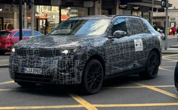 События недели, ч.2: новый BMW X5 появится к 2027 году, три кроссовера от Tenet для РФ и скрытые «фишки» кнопки сброса пробега