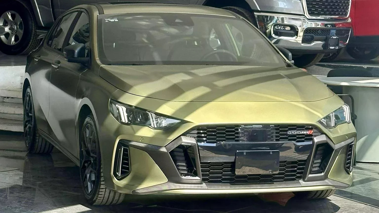 Dodge вернул лимитированный Attitude GT Green Hornet для Мексики: тираж сократили до 150 машин, а цена стала ниже