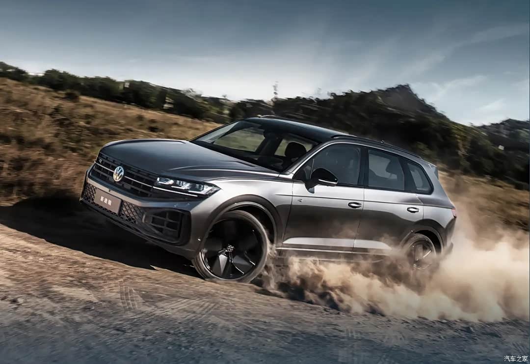 Volkswagen рассекретил Touareg 3.0 TSI Sharp Edition с V6 и пневмоподвеской: цена 650 800 юаней