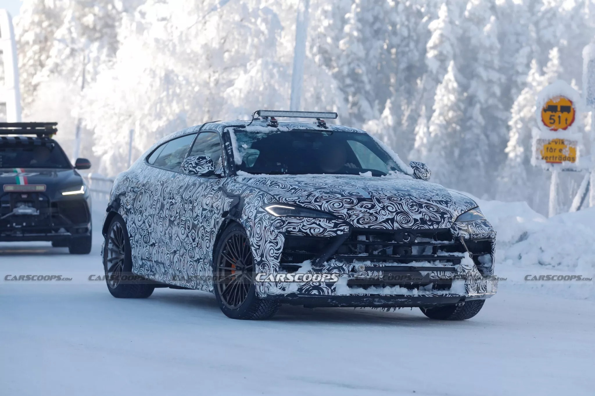 Lamborghini готовит гибридный Urus Performante: прототип сняли на «шпионские» фото