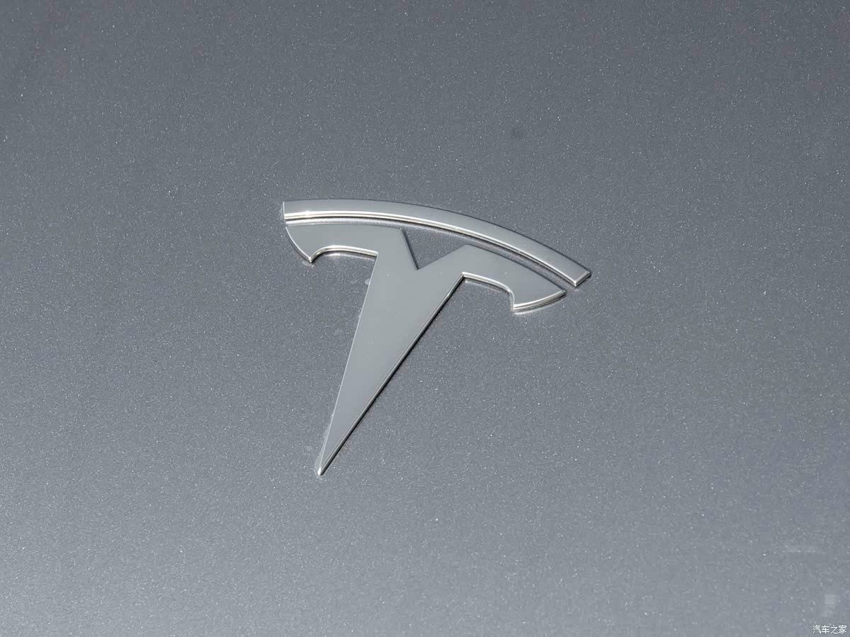 Tesla выпустила новое OTA-обновление: голосовые оповещения, адреса из WeChat и расширенная запись поездок