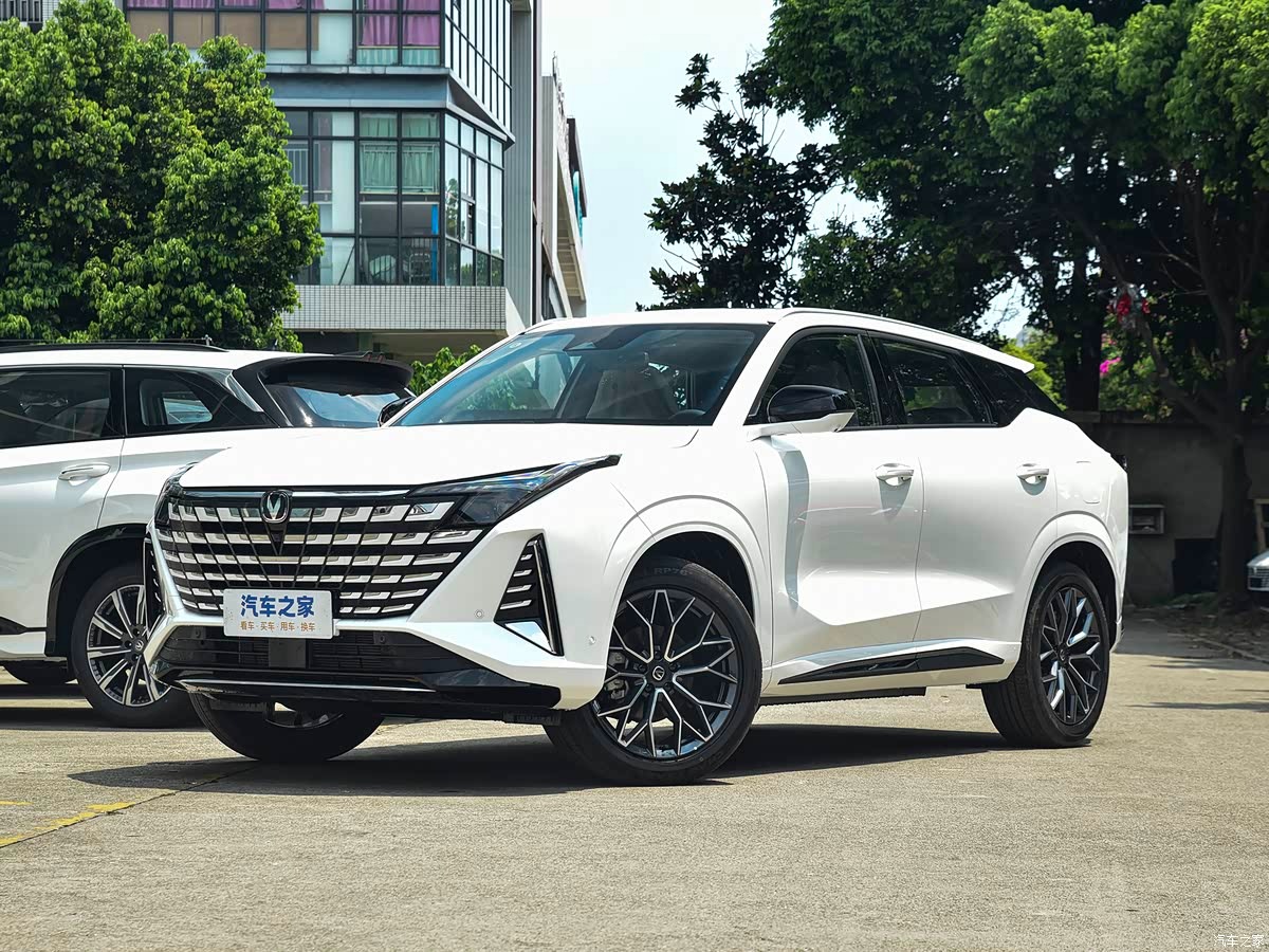 Changan подтвердил старт продаж обновленного UNI-Z PHEV 2026: кроссовер появится у дилеров 28 февраля