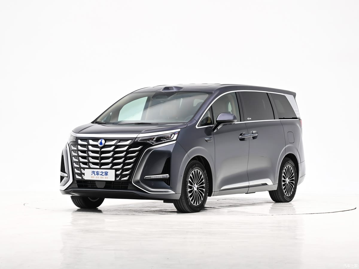 Denza запустил акцию на минивэн D9 с подарками до 10 тыс. юаней: модель третий год лидирует в сегменте MPV