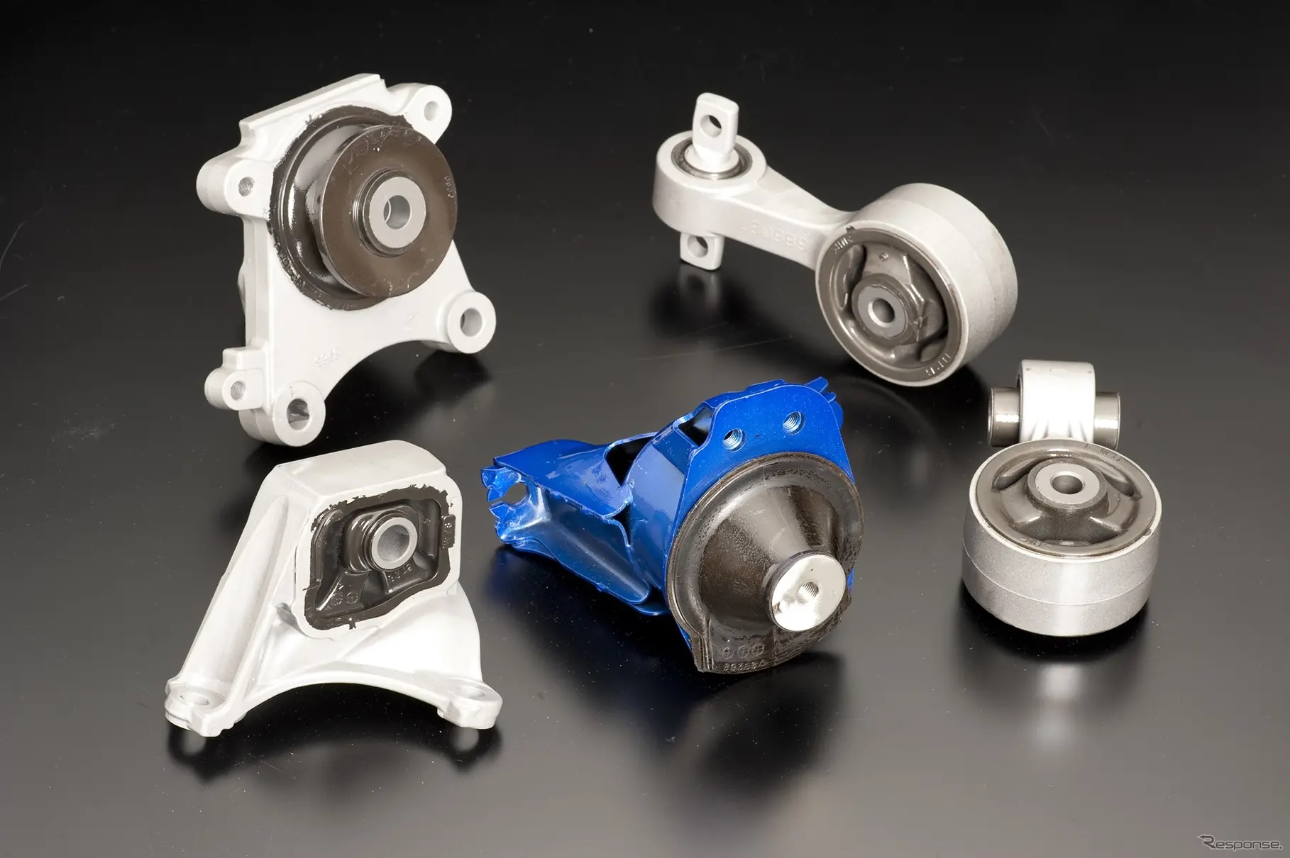 Автоэксперт объяснил, чем грозит установка жестких опор двигателя и коробки передач на обычной машине