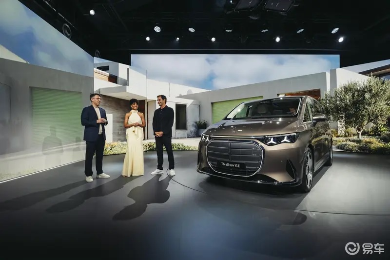 Mercedes-Benz впервые показал электроминивэн VLE с холодильником и Dolby ATMOS