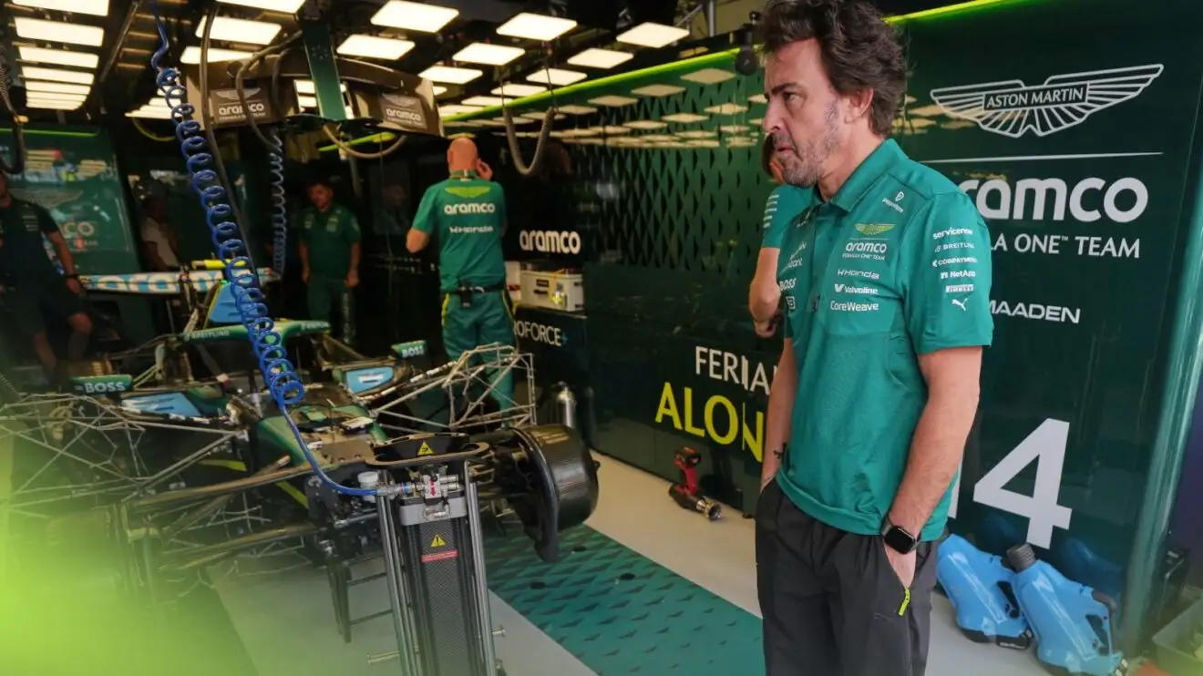 Ньюи: Алонсо рискует повредить нервы, езда на AMR26 опасна