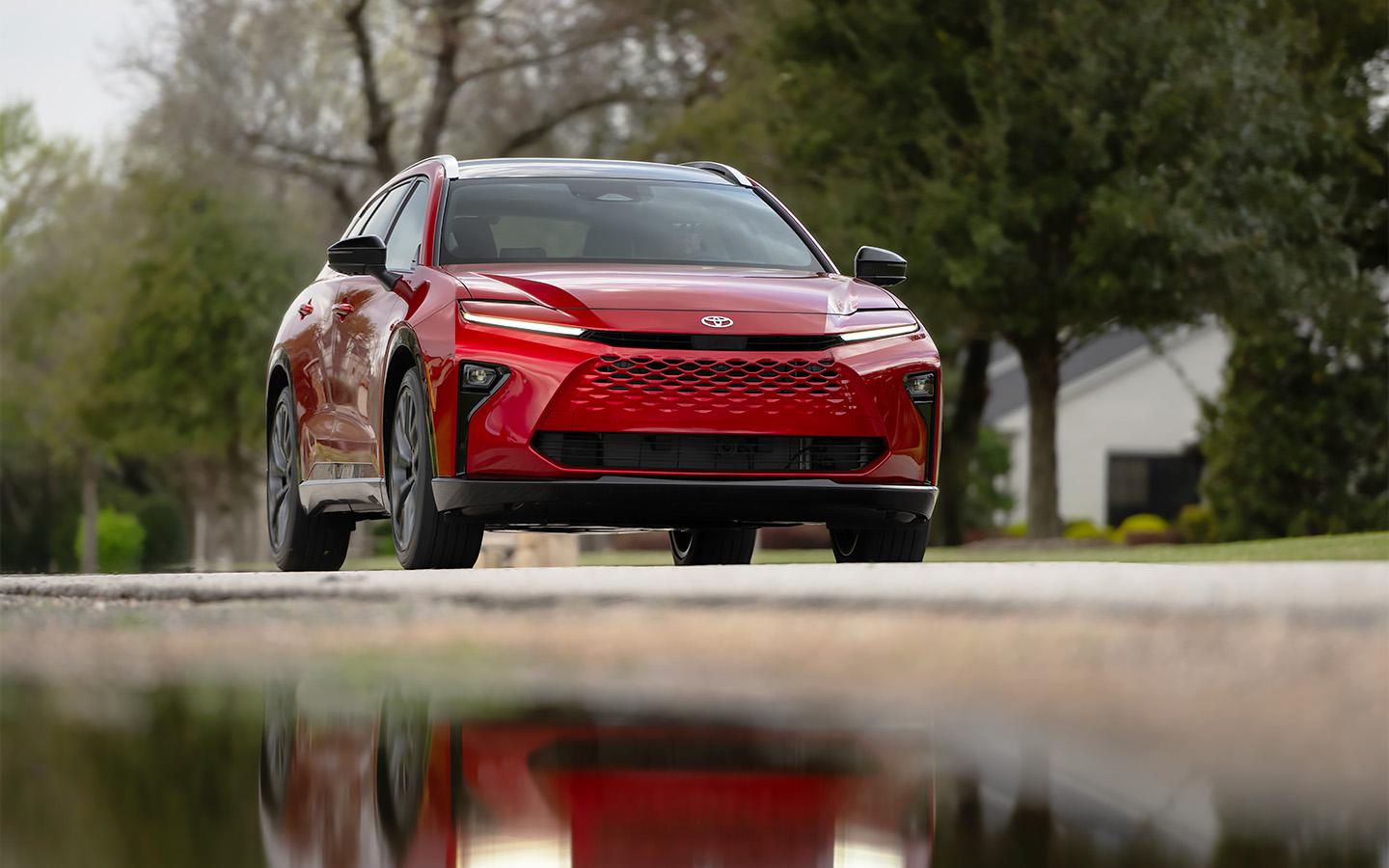 Обновленная Toyota Corolla едет в РФ: дилеры уже договариваются