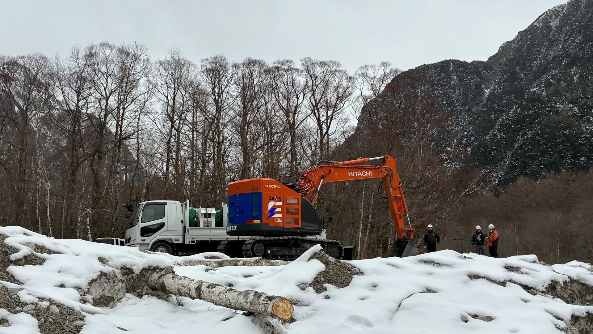 Hitachi испытала электроэкскаватор в горах при морозе: результаты