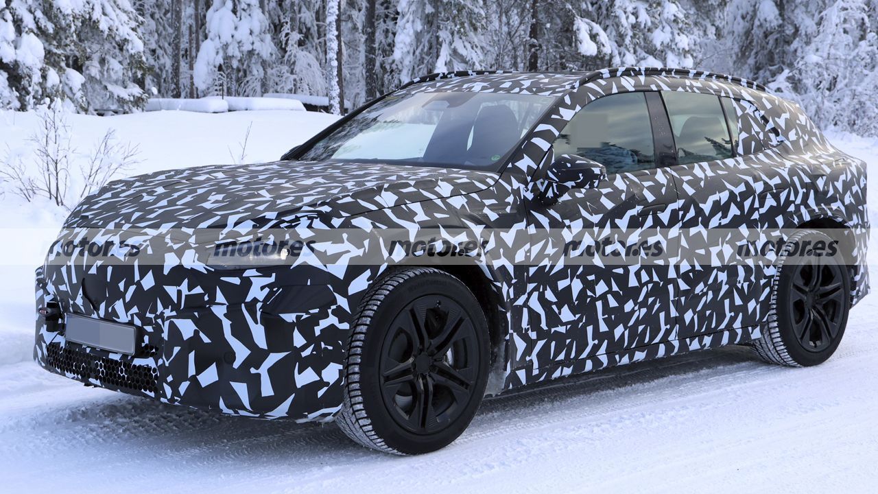 «Засекреченный» электро-внедорожник AMG GT сняли на фото