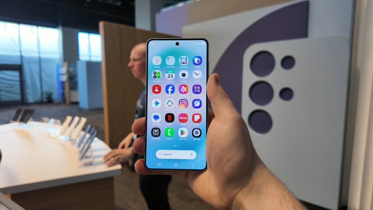 Gemini теперь сам заказывает еду и такси на Galaxy S26