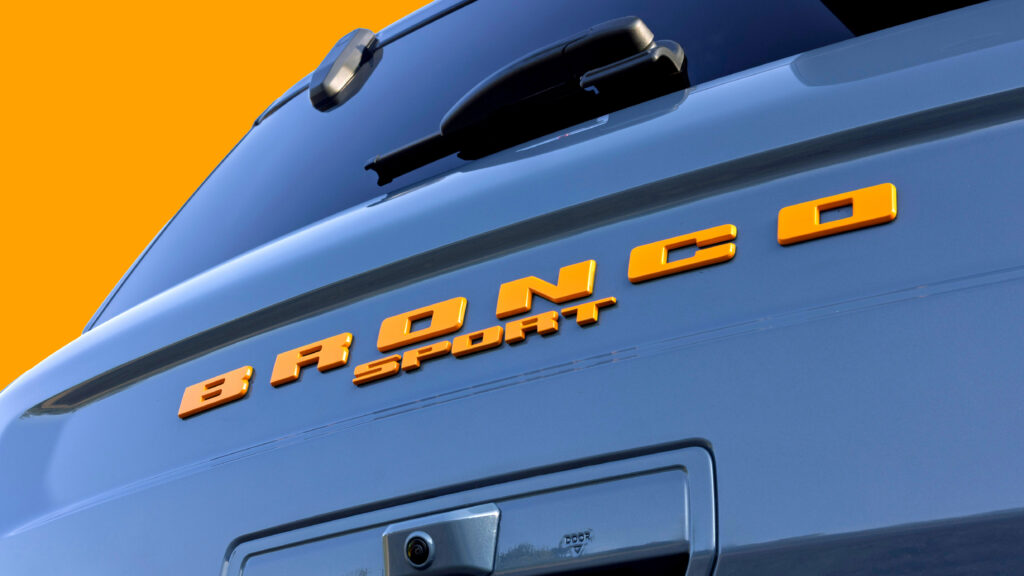 Ford отзывает 1,74 млн авто из-за камеры заднего вида