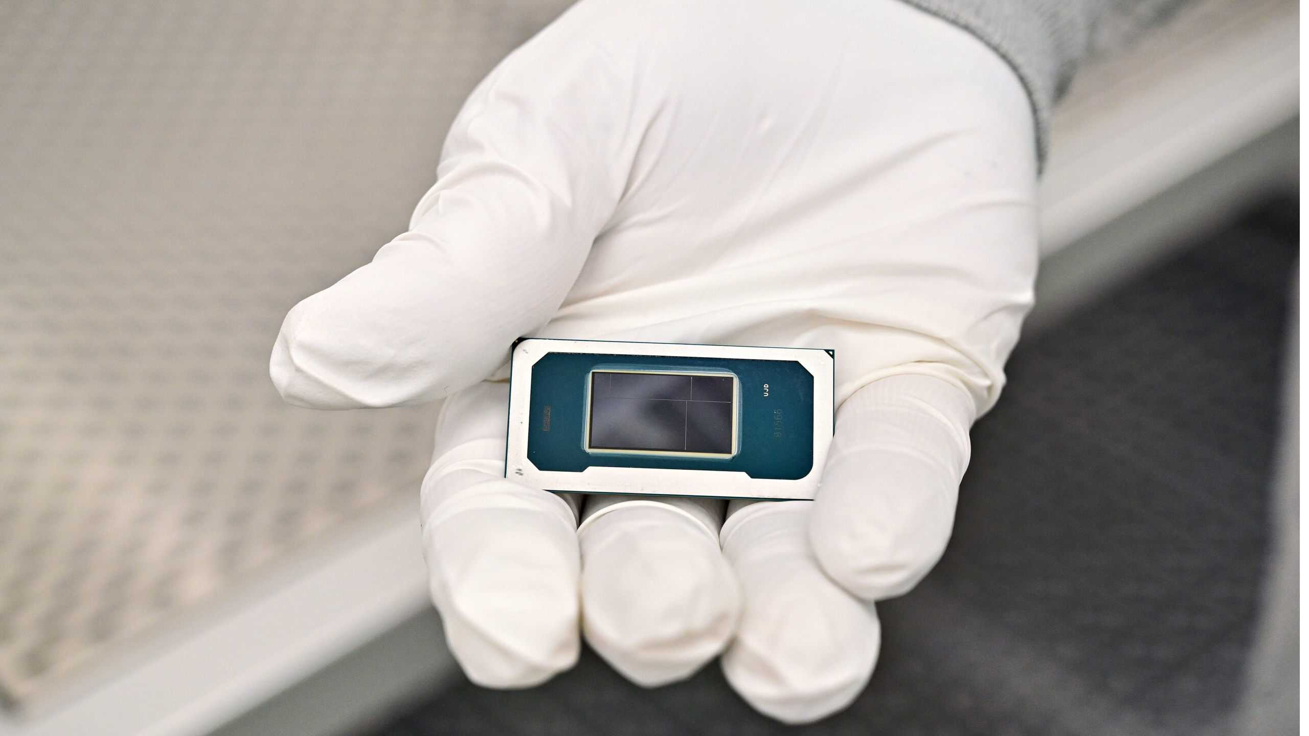 Intel Core 3 304 бьет AMD Ryzen AI 9 365 в тесте, стоя дешевле