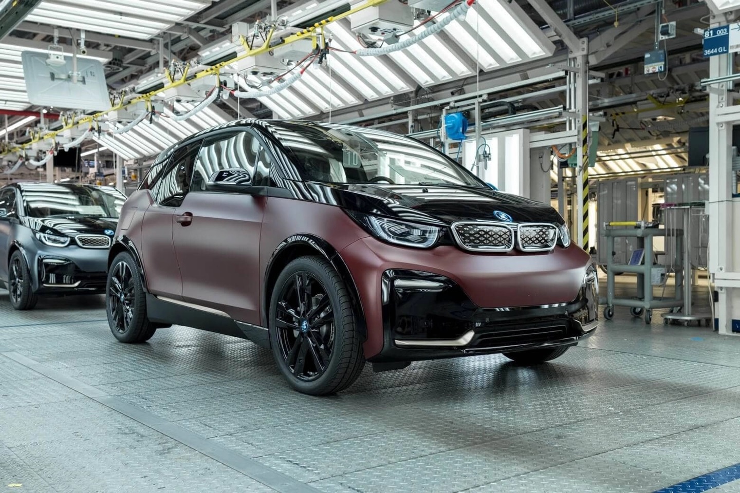 BMW пока не планирует электромобили с генератором: названа причина