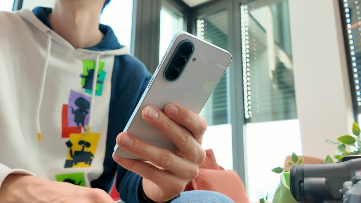 Samsung Galaxy A37 и A57 вышли с комиксами на борту