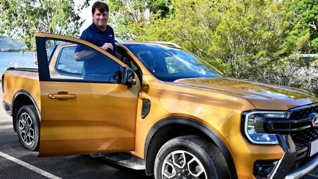 Убытки $8 млрд — а бонус Фарли вырос до рекордных $27,5 млн