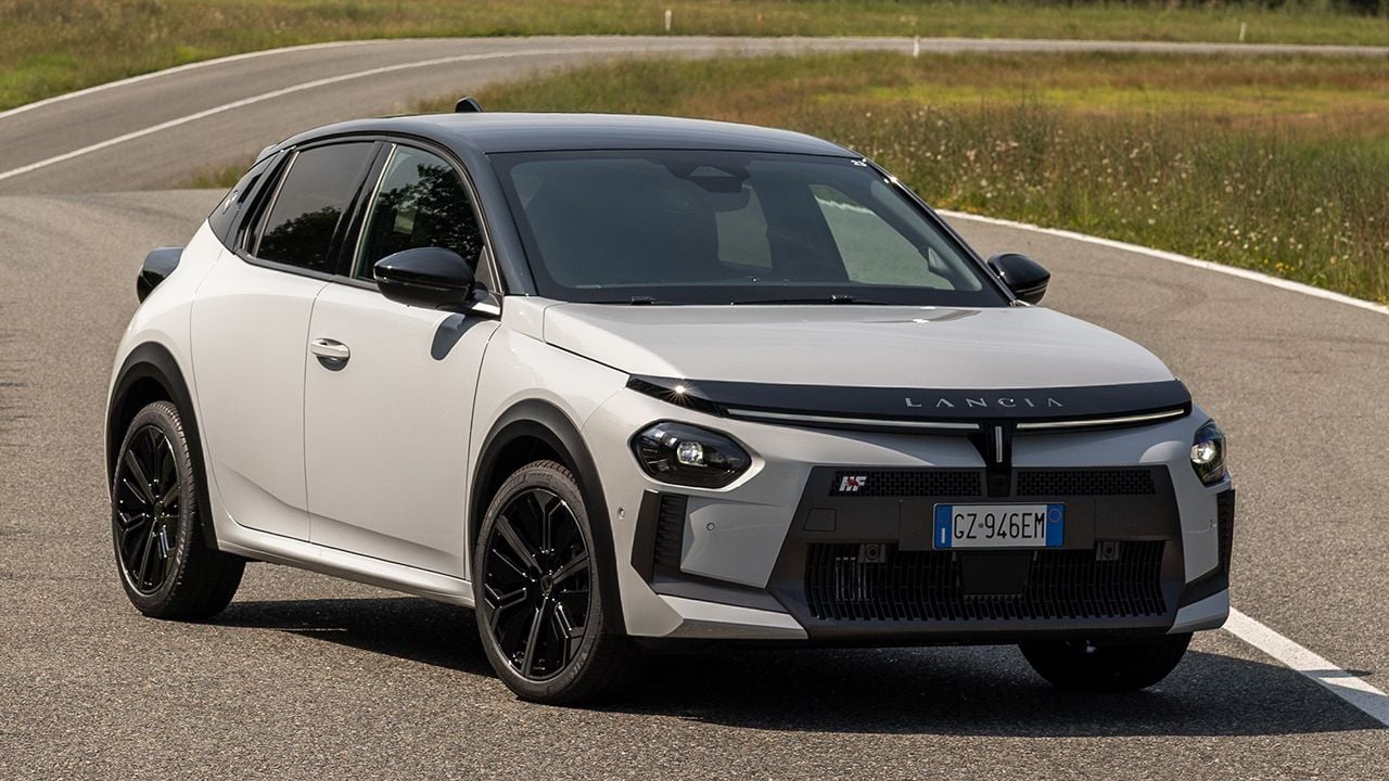 Lancia Ypsilon без электромотора наконец поступила в продажу