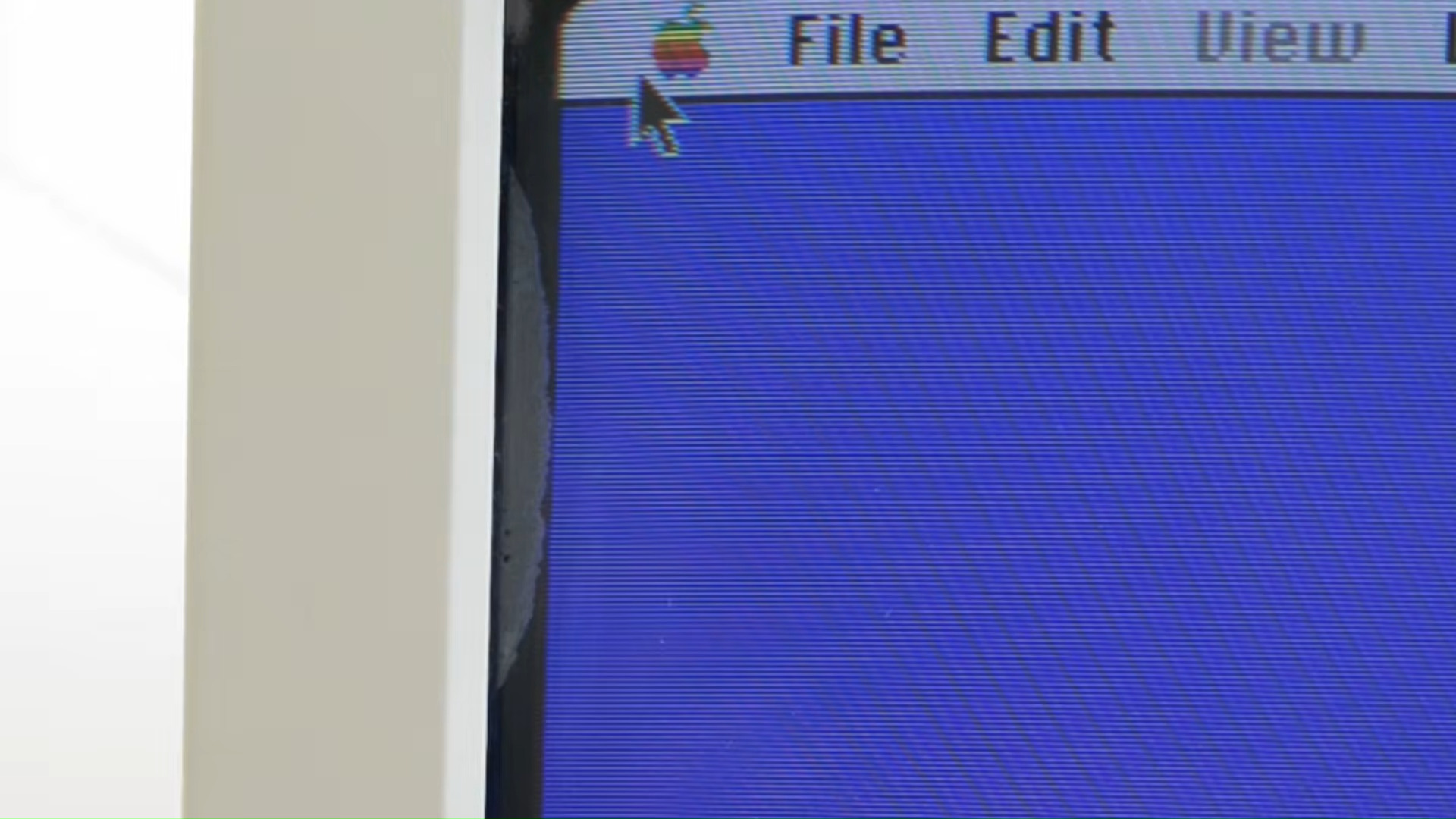 «Катаракта» на Apple GDM‑20E01 вылечена шприцем и UV-смолой