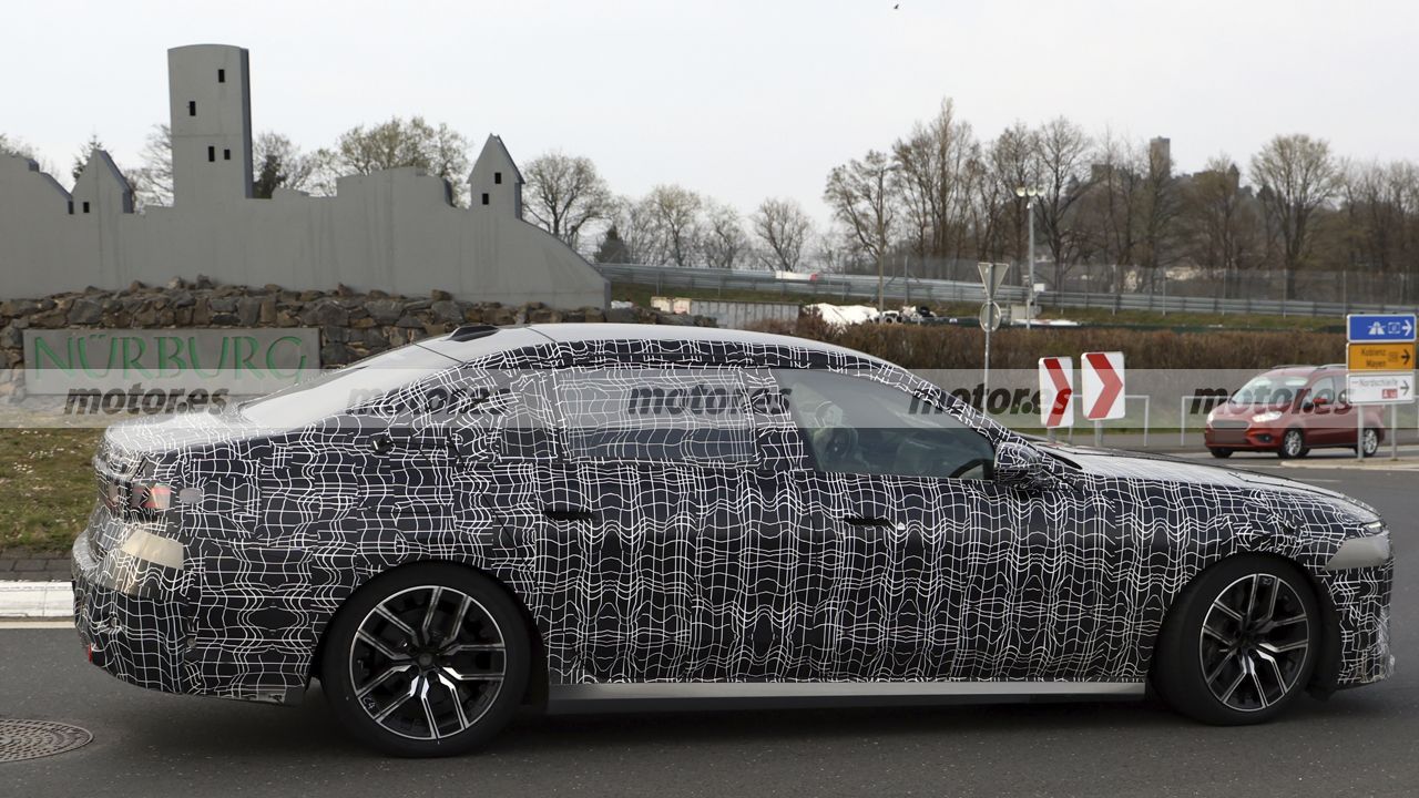 BMW 7 2026 засветился у Нюрбургринга почти без камуфляжа