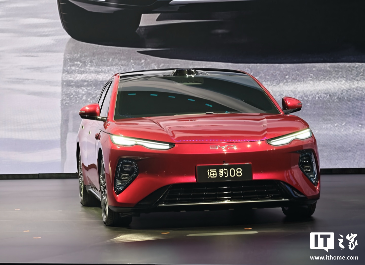 BYD Seal 08: 400 km in 5 Minutes of Charging — Flagship Debut