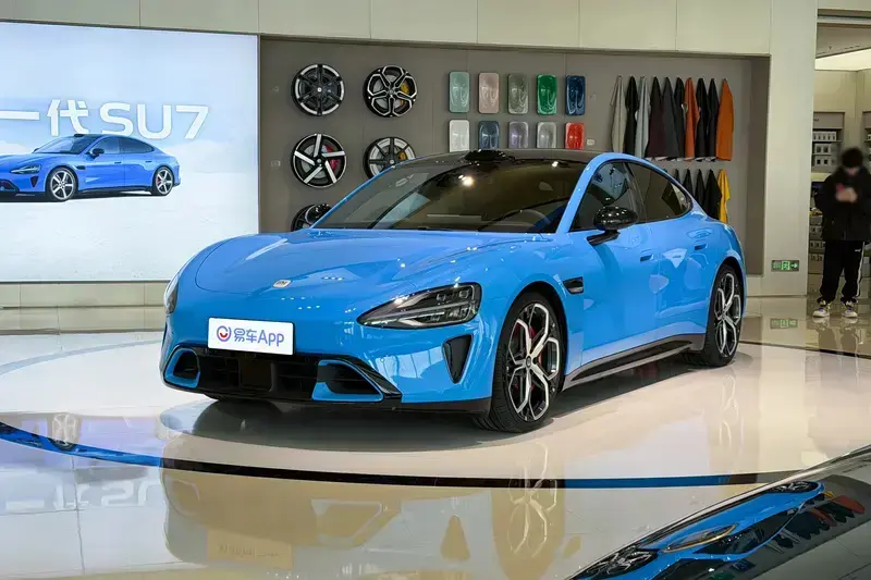 Xiaomi Motor начнет массовые поставки обновленного SU7 с 4 марта: электроседан появится в 492 магазинах 143 городов