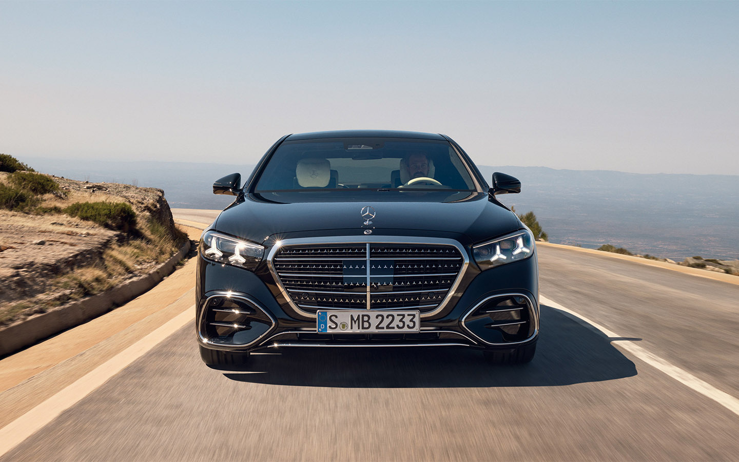 Обновленный Mercedes-Benz S-Class везут в РФ: цена от 11 млн рублей