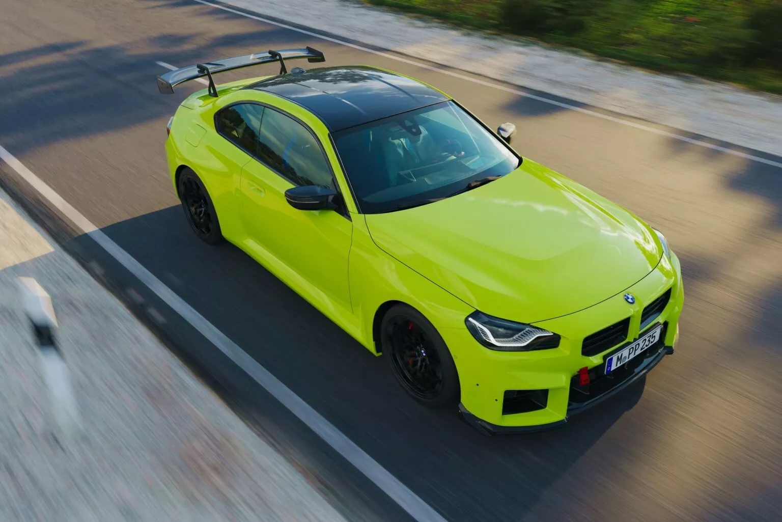 BMW представила трековый набор M Performance Track для M2: антикрыло «лебединая шея» и койловеры за 23 500 евро