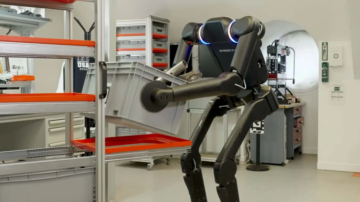 Renault запустил безголового робота на конвейер: 350 машин в 2026 году