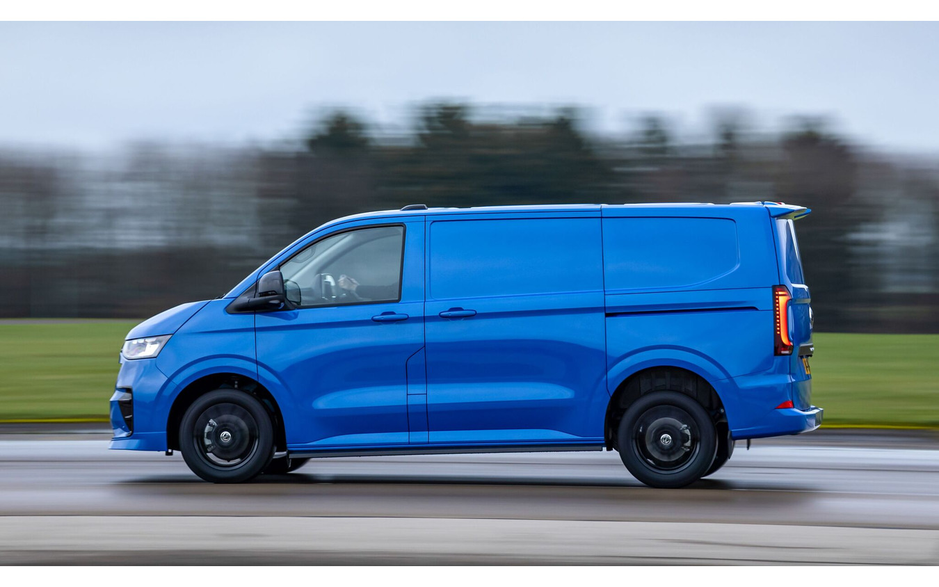 VW Transporter Commerce Pro S уже доступен для заказа по цене от £43 050
