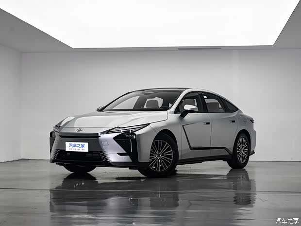 Lexus ES нового поколения: старт продаж 20 марта и два вида привода