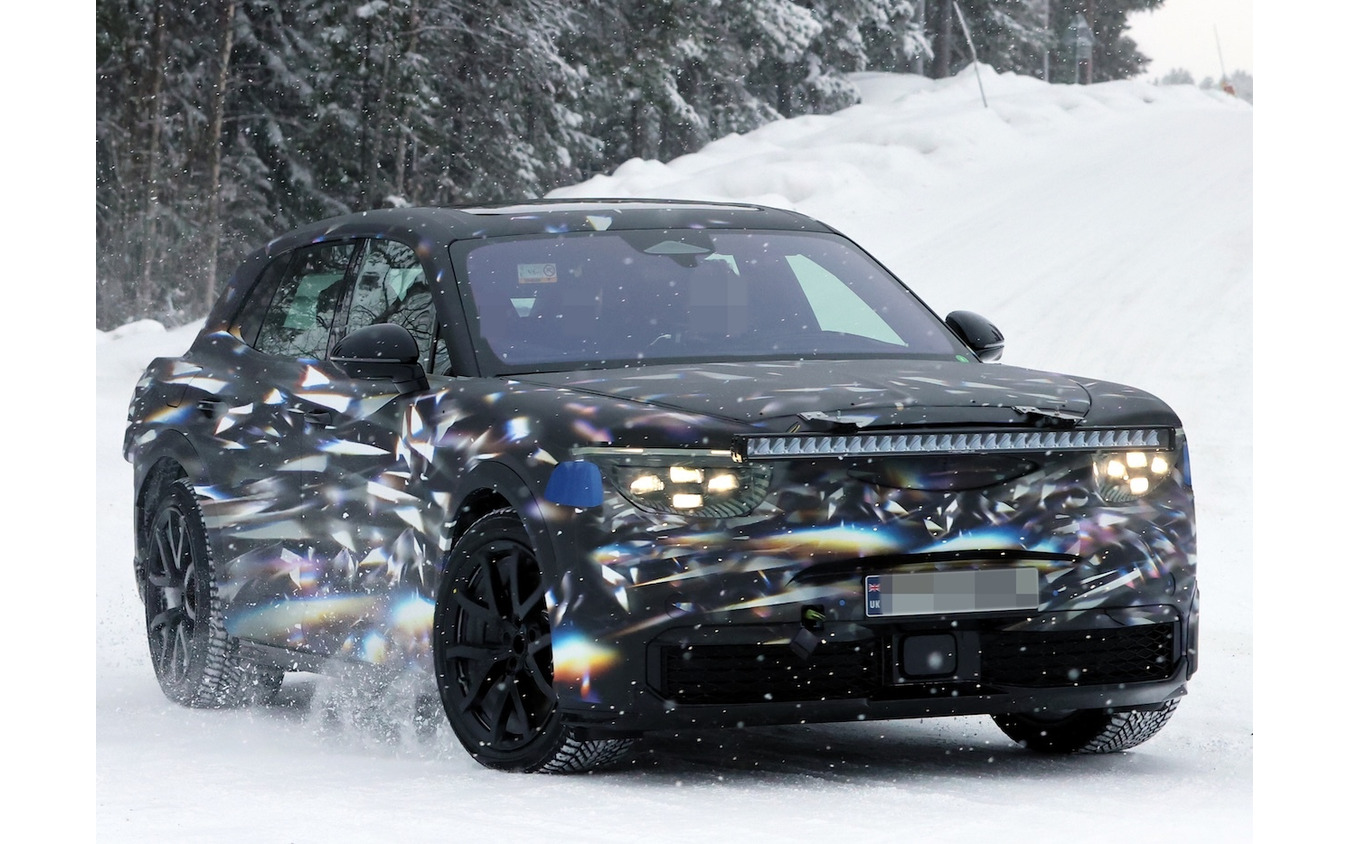 Инсайдеры поймали первый электрокар Bentley на заносе